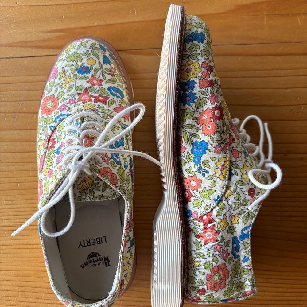 Dr. Martens x Liberty London Briar size 6, 5 eye shoe, flowers